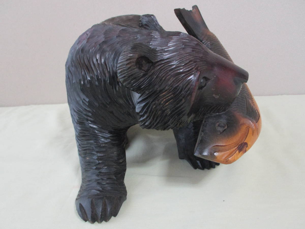 木彫りの熊(置物) 北海道の郷土民芸品・木製・クマ・鮭・サケ 木彫りの熊(置物) 北海道の郷土民芸品・木製・クマ・鮭・サケ