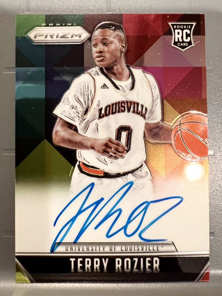 大活躍直書 Rookie Auto RC 15 Panini Prizm Terry Rozier テリー・ロジアー NBA ルーキー サイン バスケ ユニフォーム Hornets ホーネッツ_画像1