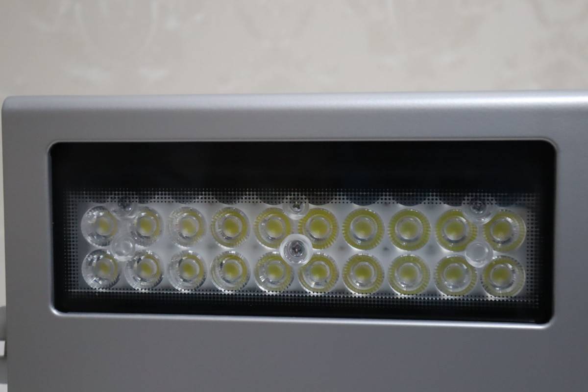 S0156(16) T 【未使用品】東芝ライテック LEDS-04908NM-LS9 LED小形投光器 100V～242V 昼白色 定格寿命:60,000時間　参考価格：55800円_画像4