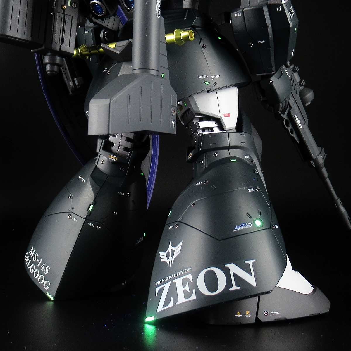 Yahoo!オークション - MG 1/100 MS-14B 黒い三連星専用ゲルググ Yahoo!オークション - MG 1/100 MS-14B 黒い三連星専用ゲルググ