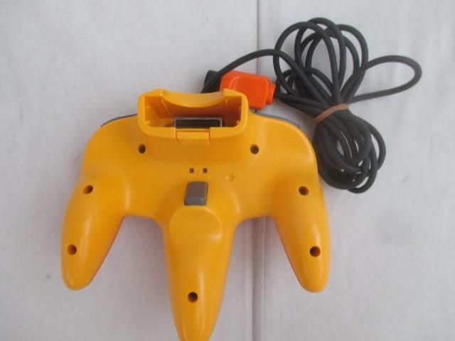 【同梱可】中古品 ゲーム NINTENDO 64 コントローラー ピカチュウ オレンジ NUS-005 動作確認済 ニンテンドー64_画像3