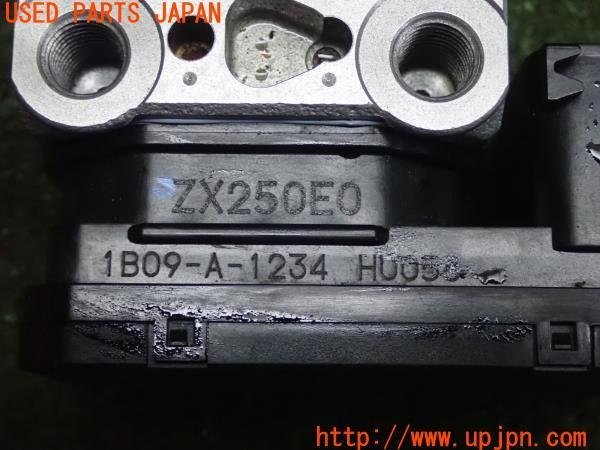 3UPJ=91780113]カワサキ・ニンジャ ZX-25R SE(ZX250E)純正 ABSユニット モジュレーター ブレーキ 中古_画像3