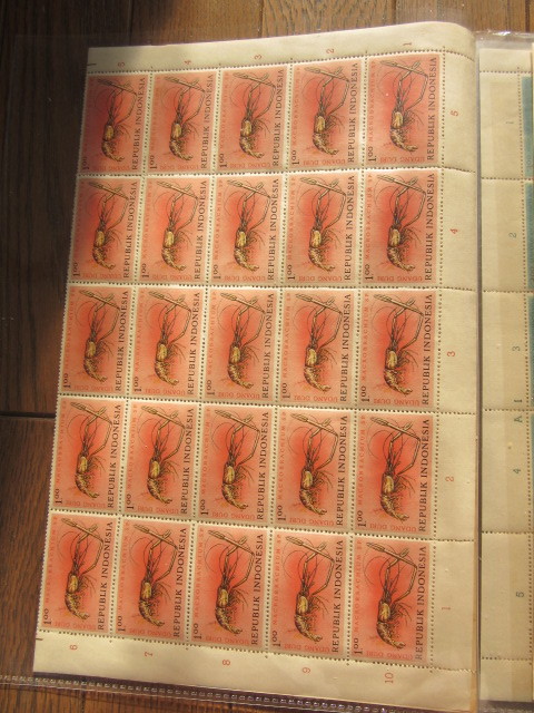 インドネシア切手50面シート Sc＃589～92 (エビや魚・二つ折り)　４種完揃_画像2