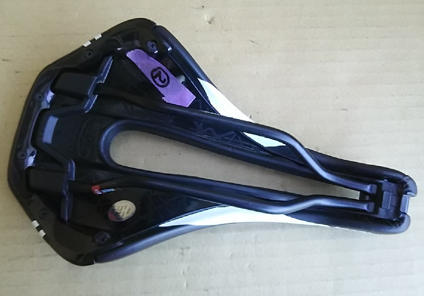 ★ SELLE ITALIA NOVUS BOOST SUPERFLOW サドル フィッティング品_画像3