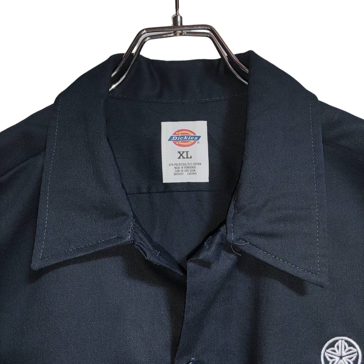 Dickies 長袖ワークシャツ size XL オーバーサイズ ネイビー 裾タグ ゆうパケットポスト可 胸 ロゴ 刺繍 Rochester 古着 洗濯 プレス済 a19_画像2