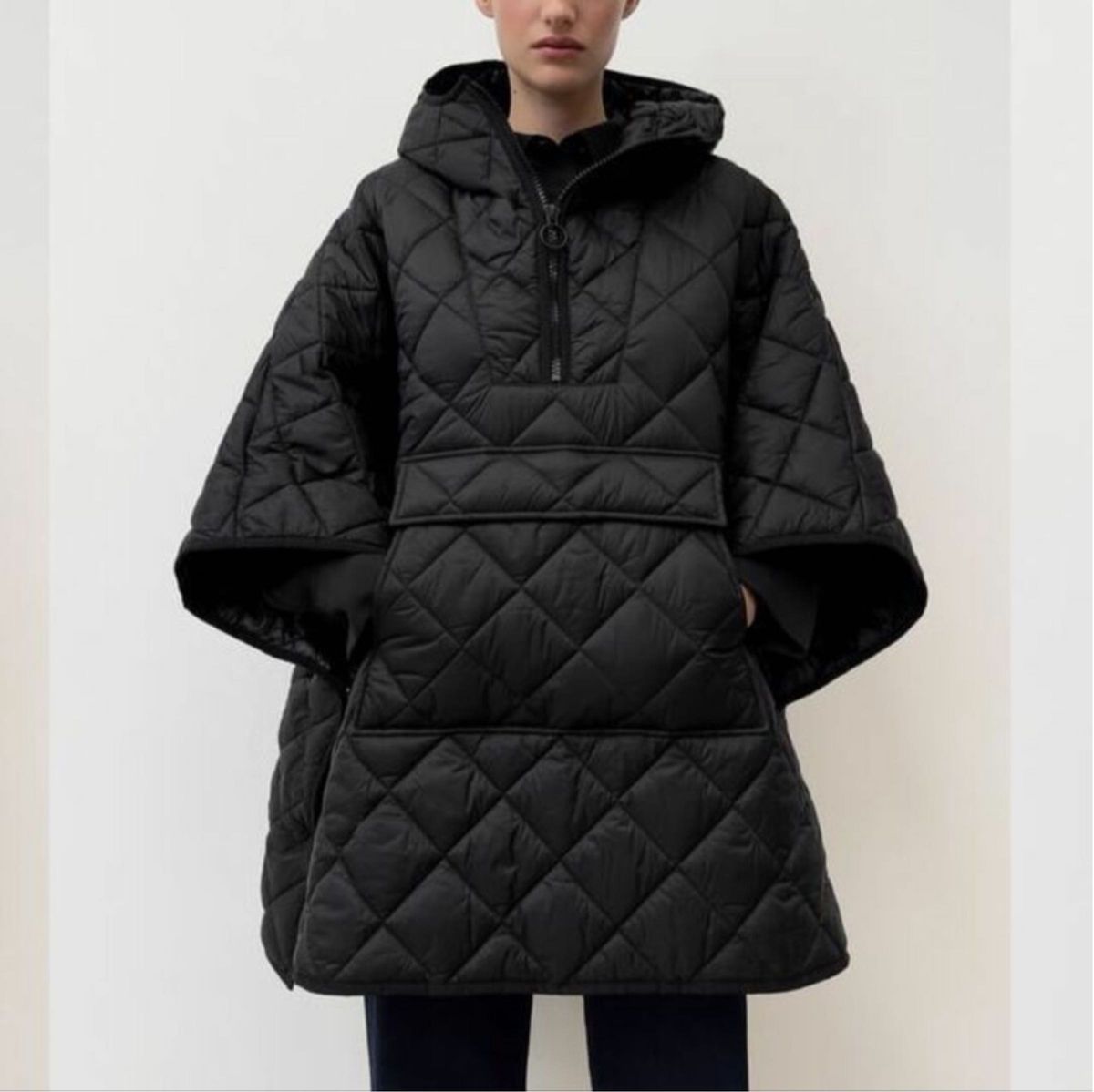 新品未使用 ZARA オーバーサイズ キルティング ポンチョ 新品未使用 ZARA オーバーサイズ キルティング ポンチョ