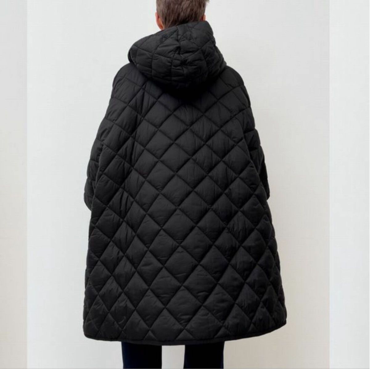 新品未使用 ZARA オーバーサイズ キルティング ポンチョ 新品未使用 ZARA オーバーサイズ キルティング ポンチョ