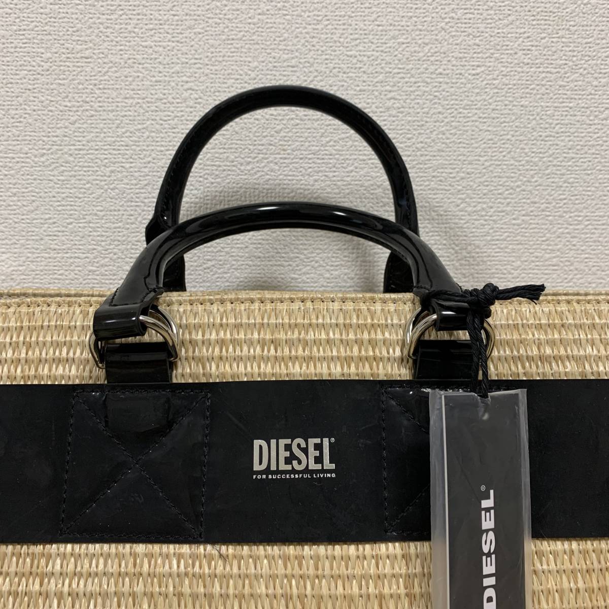 《新品/正規品》定価30,800円 DIESEL ディーゼル メンズ レディース メタリックロゴ カゴバッグ 鞄_画像2