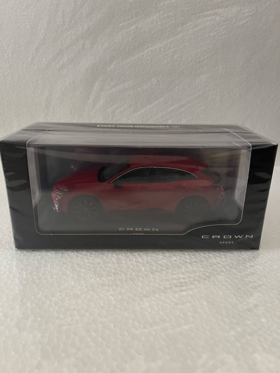 1/30 トヨタ　新型クラウンスポーツ SUV カラーサンプル ミニカー　モノトーン エモーショナルレッドⅢ