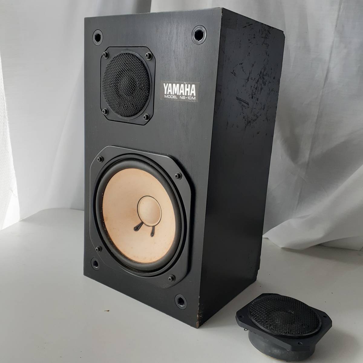 YAMAHA NS10M ヤマハ モニタースピーカー NS10M 1本 単品 ポータブルで使用 外装難あり ツイーター交換済 良音_画像2