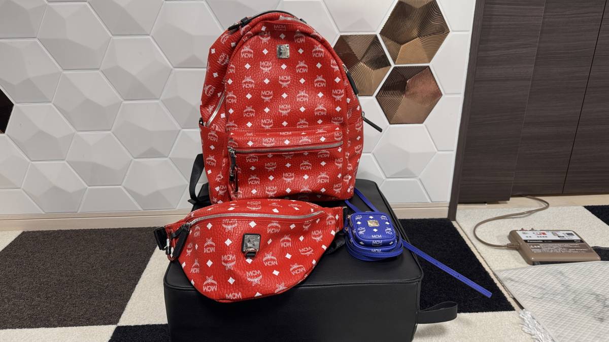 MCM　リュック　ボディバック　ミニポーチセット！　MCM Stark Backpack White Visetos Viva Red_画像1