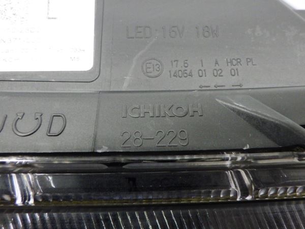 4206141 ヴォクシー 80系 前期 右ライト LED ICHIKOH 28-229 ZRR80/ZRR85/ZWR80 VOXY_画像3