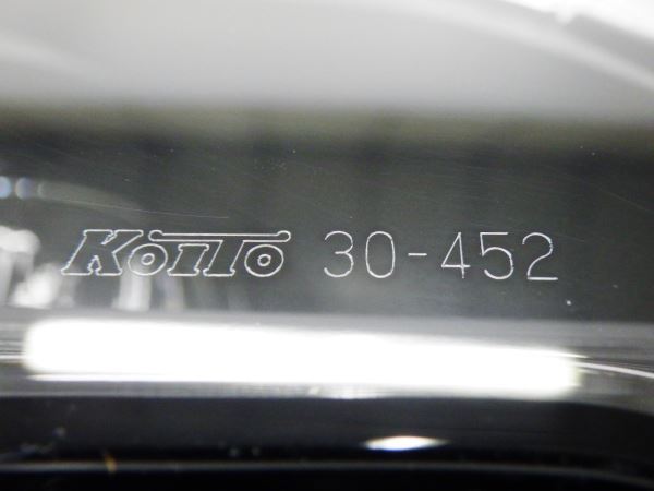 2003641 クラウン RS 220系/20系 右ライト 3眼LED シーケンシャルターンランプ KOITO 30-452 刻印T ARS220/GWS224/AZSH20/AZSH21_画像3