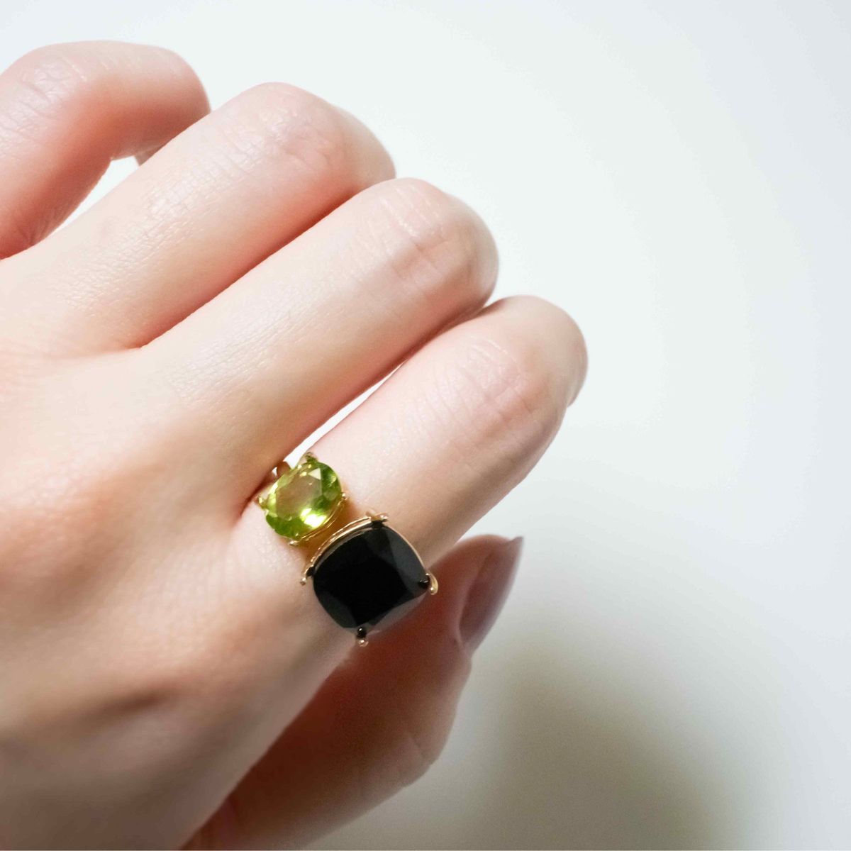 天然石スピネル×ペリドット フォークリング【フリーサイズ 12号〜】指輪 ブラック×グリーン