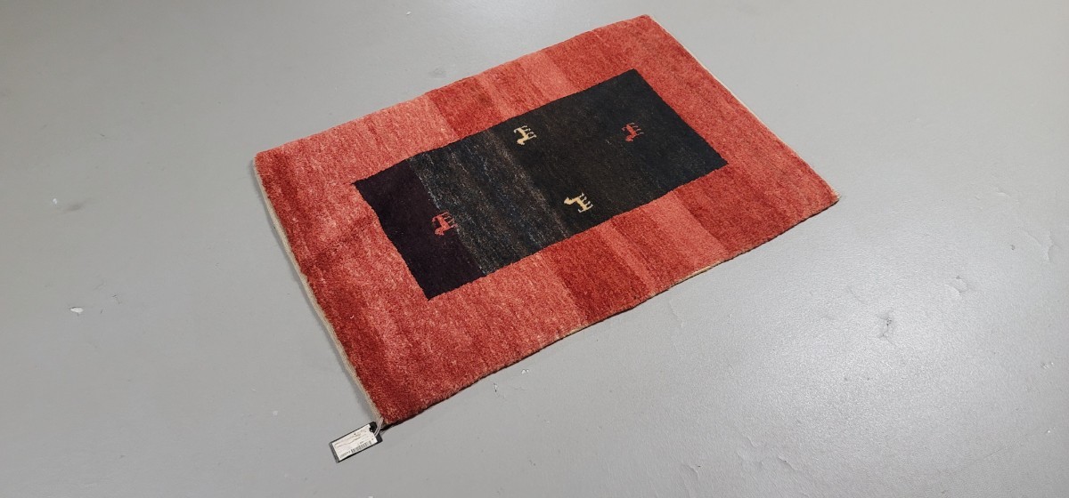 ペルシャ ギャッベ 綺麗なレッドカーペットサイズ:119cm×84cm 100%手織り_画像5