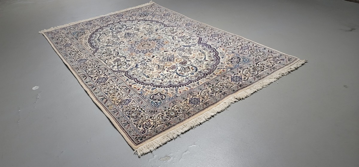 ペルシャ絨毯ナイン産 サイズ:302cm×201cm きれいなペール色です ちょっとえ汚れが有りますか、クリーニングしたい場合落札価格＋4万円_画像2