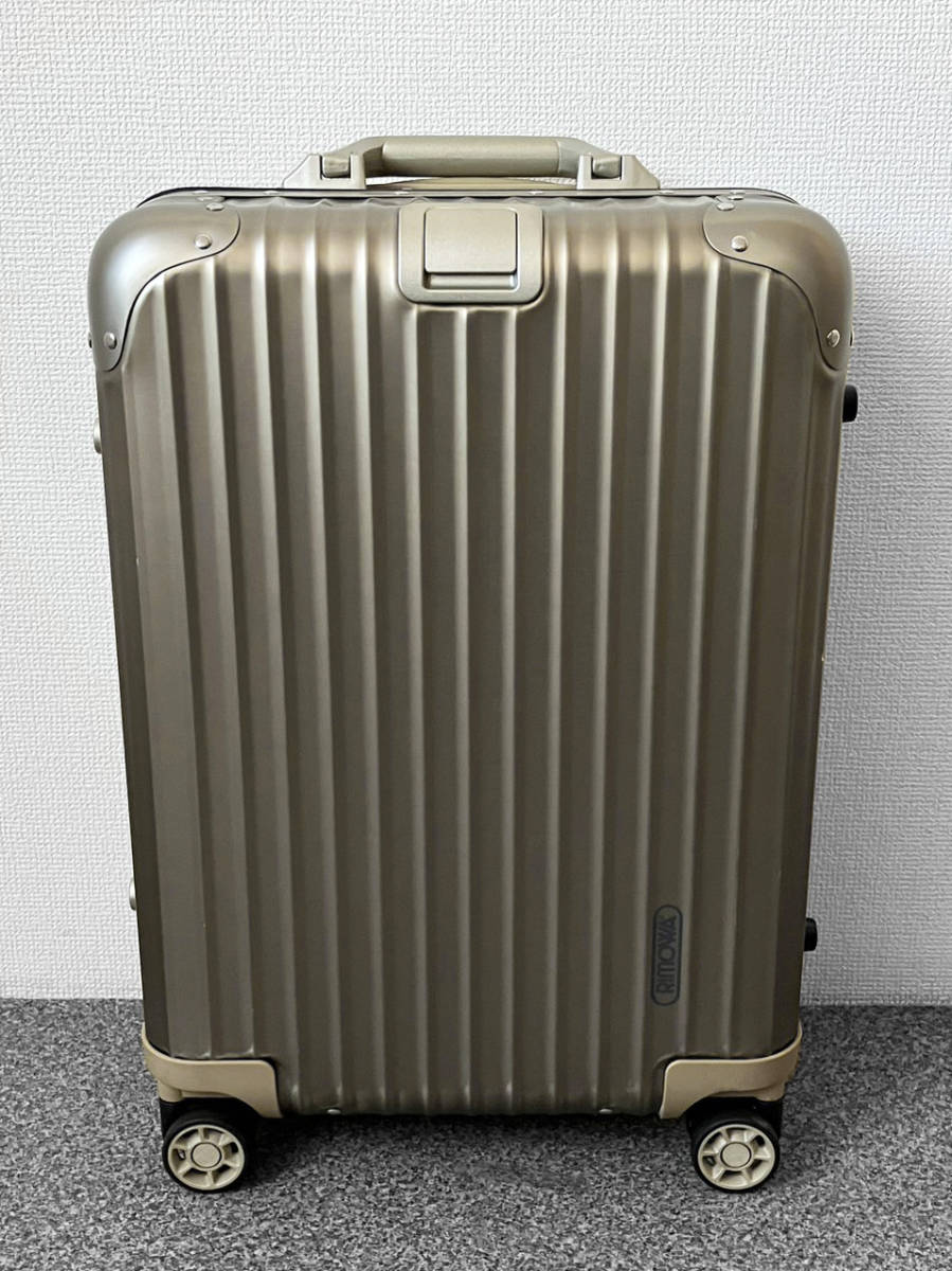 RIMOWA TOPAS TITANIUM Rimowa topaz titanium 4 wheel 32L suitcase / original original business to lorry Gold Pilot 