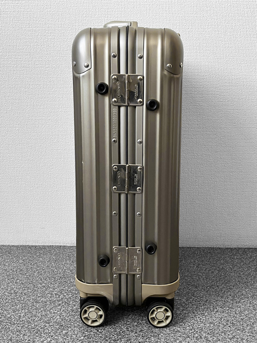 RIMOWA TOPAS TITANIUM Rimowa topaz titanium 4 wheel 32L suitcase / original original business to lorry Gold Pilot 
