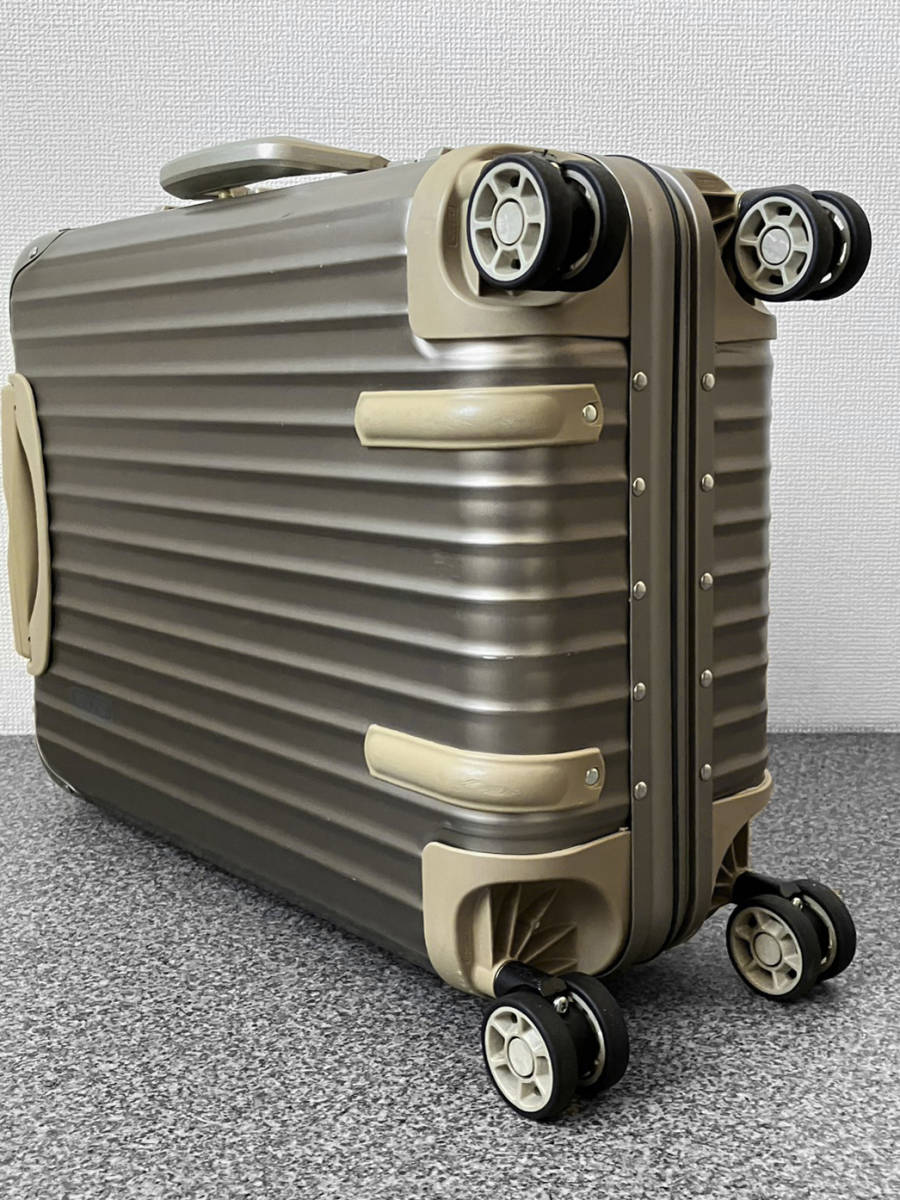 RIMOWA TOPAS TITANIUM Rimowa topaz titanium 4 wheel 32L suitcase / original original business to lorry Gold Pilot 