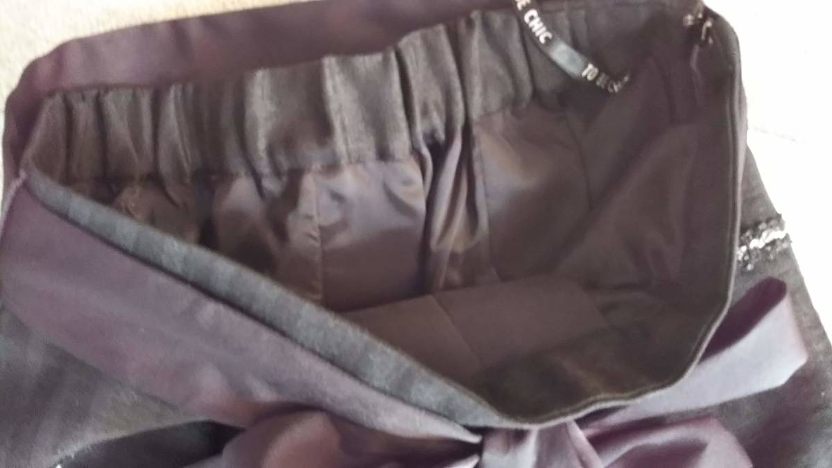 新品　TO BE CHIC　リボンベルト付き　後ろゴム　素敵なジャカードボーダースカート　40（M)　黒　49500円_画像4