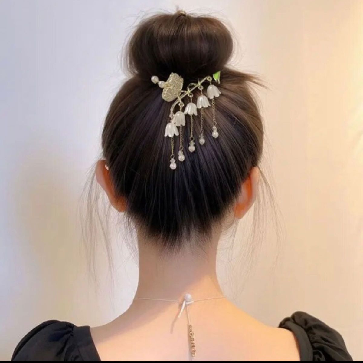 ヘアアクセサリー①  ヘアクリップ　真珠　スズラン