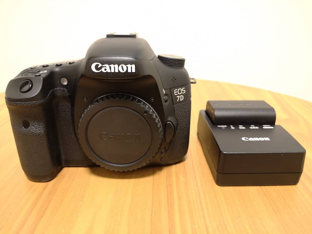 キャノン Canon EOS 7D 純正バッテリー,充電器付き 《ジャンク》_出品物
