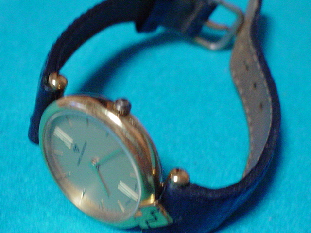 MARIO VALENTINO SWISS ＭＡＤＥ 女性用腕時計 ゴールド の画像2