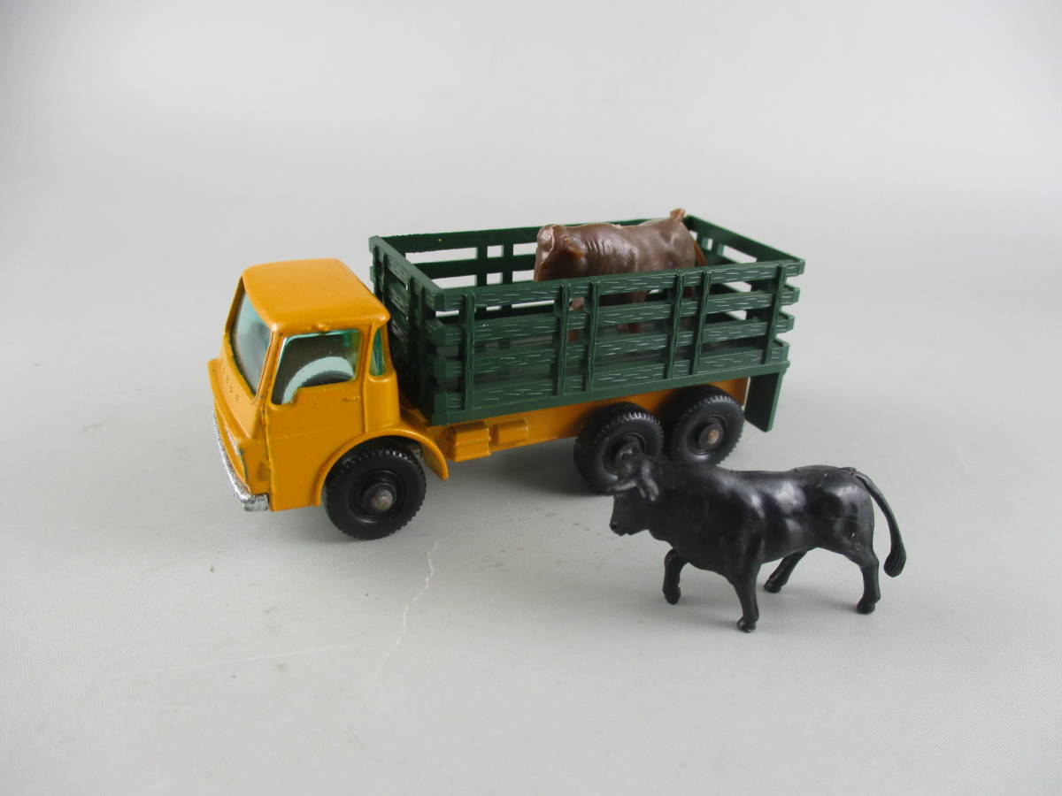 即決有、家畜運搬車牛２頭付　DODGE ステーキ・トラック １９６０年代　イギリス製　トミカではありません_画像5