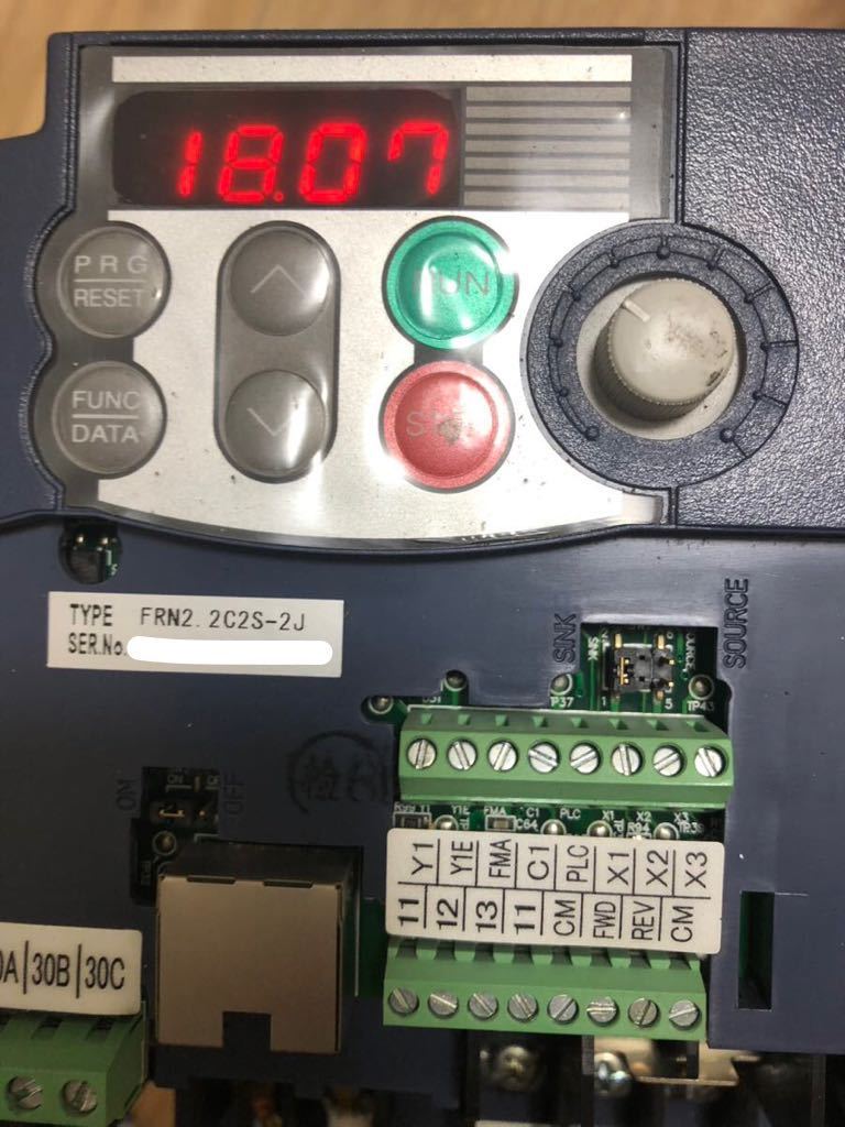 中古美品富士電機インバーター FRN2 2C2S-2J動作保証 2/2 A-1 中古美品富士電機インバーター FRN2 2C2S-2J動作保証 2/2 A-1