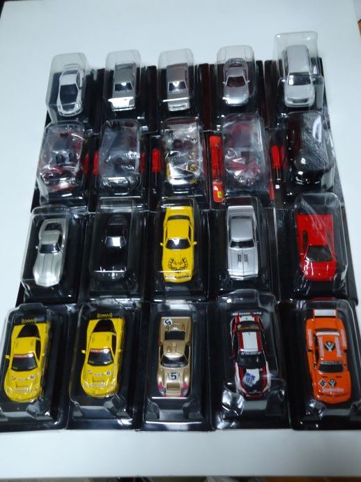 ★京商 1/64 ミニカーコレクション　BMW ・ USA Ford ・ Ferrari ・ SKIYLINE 2000 GT-R ・ Toyota Landcruiser他　まとめて 20台セット★_画像1