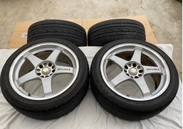 NISMO LM GT4 18inch 8.5J ＋30 タイヤ　245/40 ZR18付_画像1