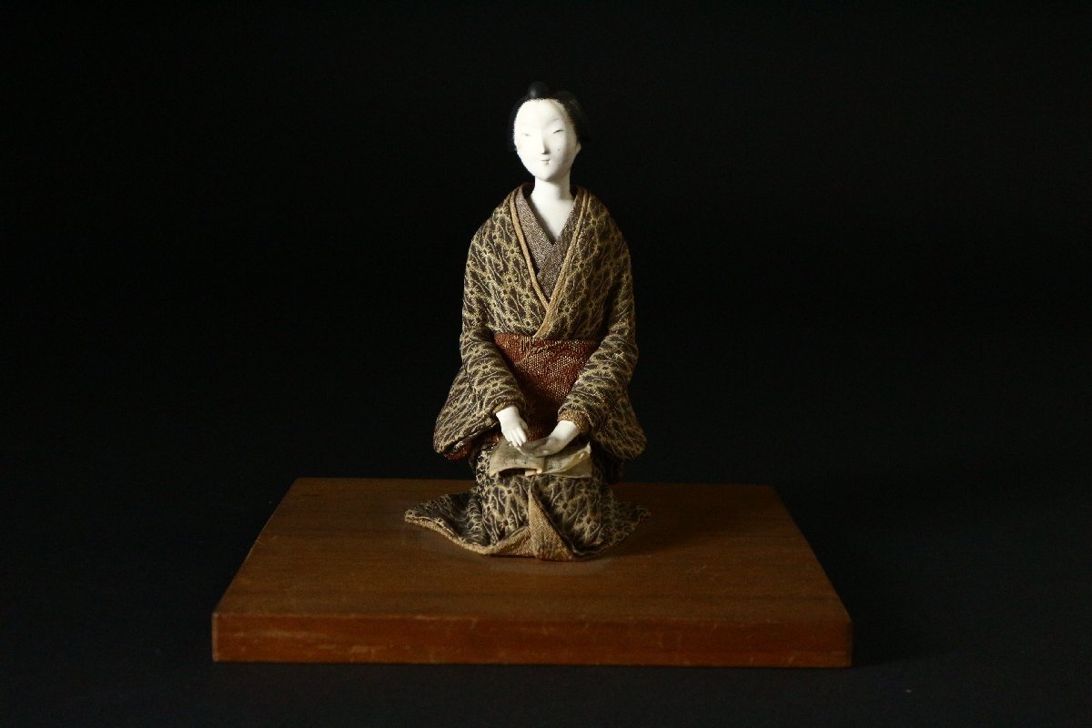 堀柳女や野口園生を彷彿とさせる表情人形 日本人形 本を読む娘 堀柳女や野口園生を彷彿とさせる表情人形 日本人形 本を読む娘
