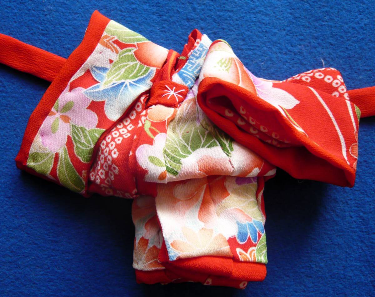 小さな市松さんの着物◇赤地錦紗縮緬の振袖◇15cmのお人形に_画像5