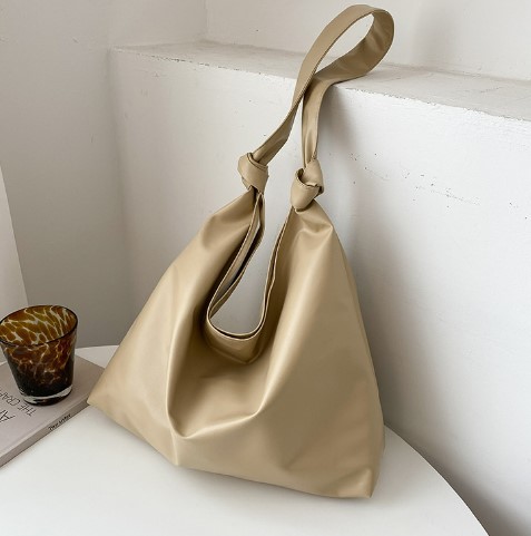 [ remainder a little ] shoulder bag beige .... shoulder smooth . feel of 