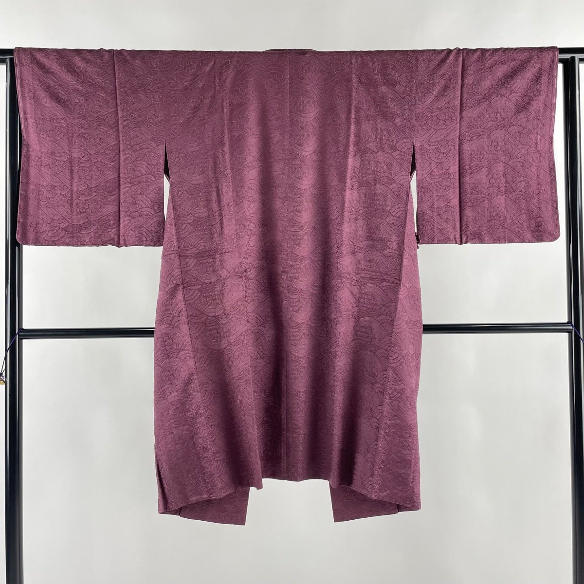 クラシック 正絹 赤紫 地紋 和装コート M 裄丈64cm 身丈104cm 道中着 美品 【中古】 名品 コート、道中着