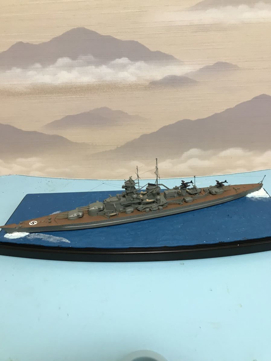 タミヤ　ドイツ海軍　巡洋戦艦グナイゼナウ　1/700 ジオラマ 完成品　ケース付きです。ケース付なので埃から守れます。_画像2