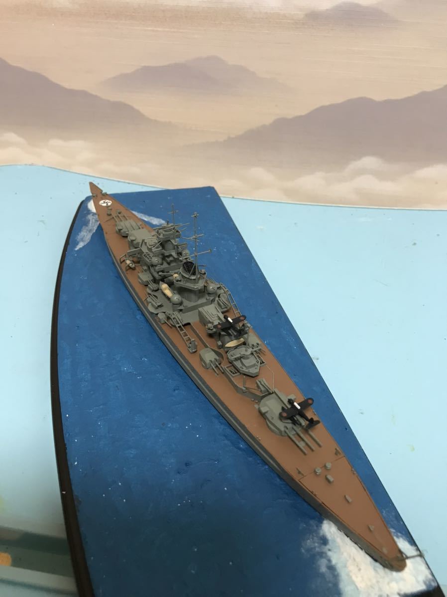 タミヤ　ドイツ海軍　巡洋戦艦グナイゼナウ　1/700 ジオラマ 完成品　ケース付きです。ケース付なので埃から守れます。_画像4