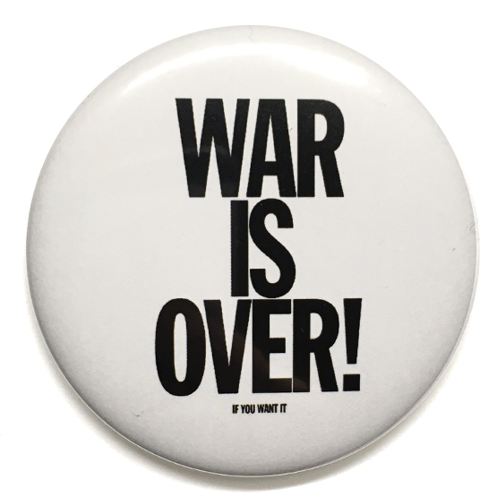 デカ缶バッジ 58mm John Lennon WAR IS OVER ジョンレノン ハッピークリスマス 戦争は終わった オノヨーコ Beatles_画像1