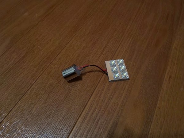 超高輝度LED拡散型 8.000mcd 6発使用。