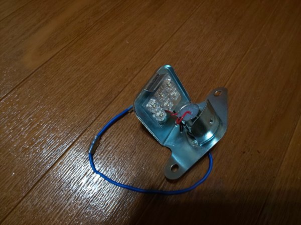 口金取付後は配線を処理してください。