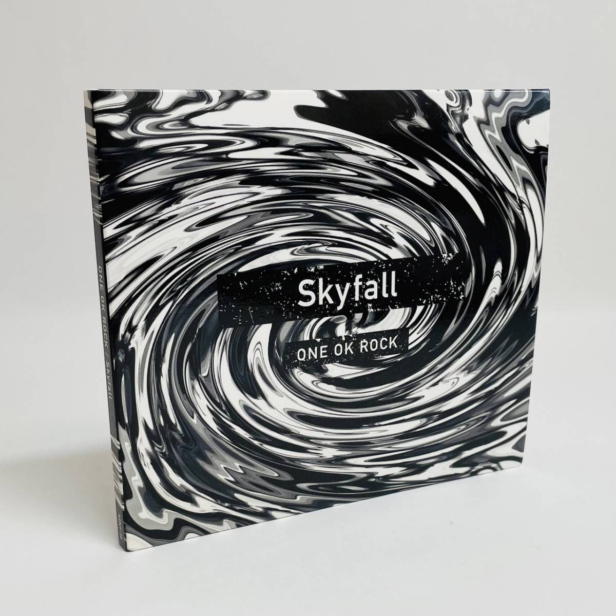 ONE OK ROCK ワンオク Skyfall 会場限定盤 CD｜Yahoo!フリマ（旧PayPay 