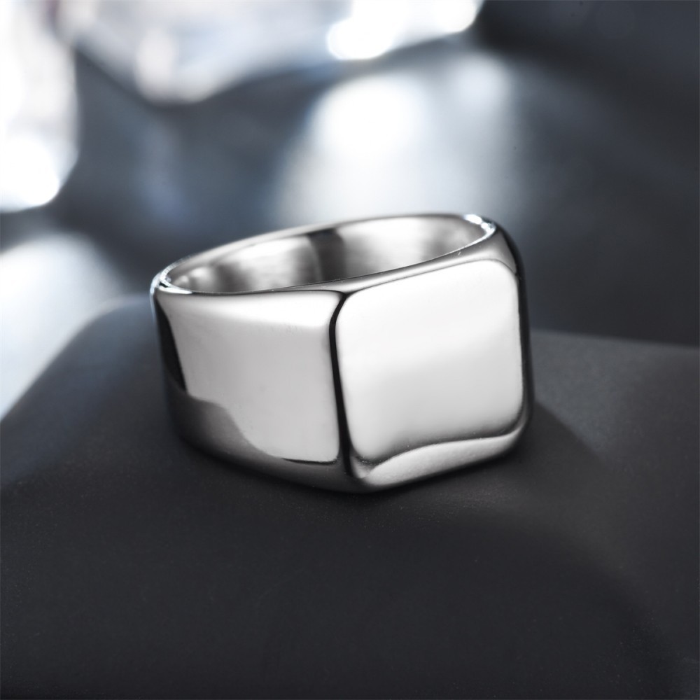 【匿名配送！】メンズ 指輪 シンプルでおしゃれな印台リング 幅広 ステンレス製 人気ファッション シルバー_画像3