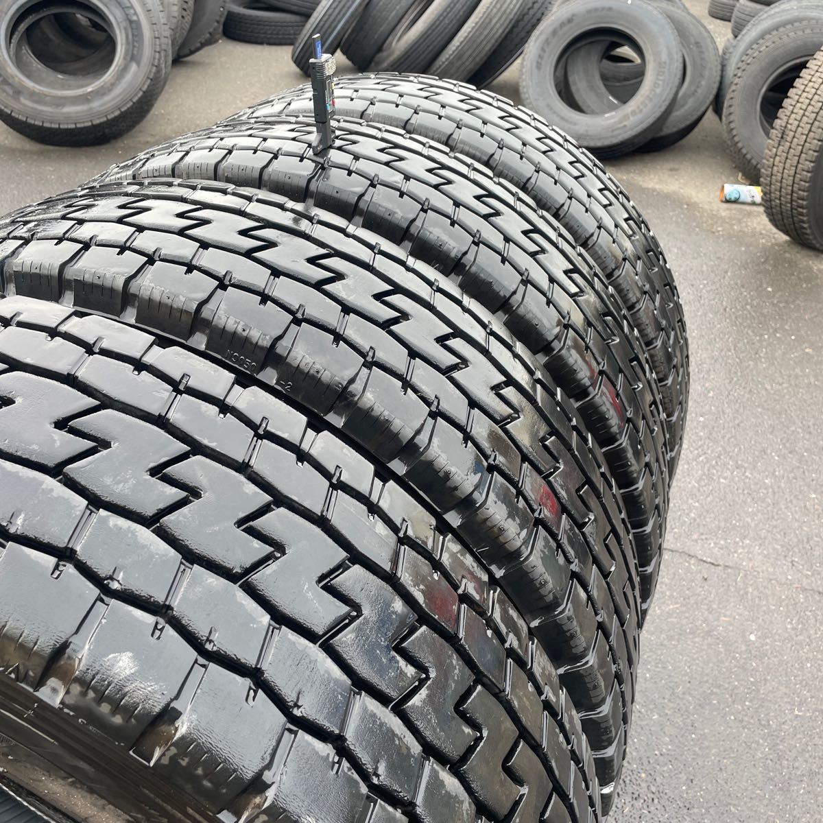 255/70R22.5 ヨコハマ　地山中古　 激安美品　4本セット：52000円_画像3