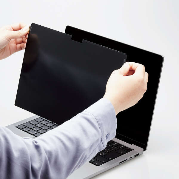 のぞき見防止フィルター MacBook Pro 14インチ用 移動中やオフィスでの周りからの視線を防いで安心してパソコン操作: EF-MBP1421PFM2_画像4