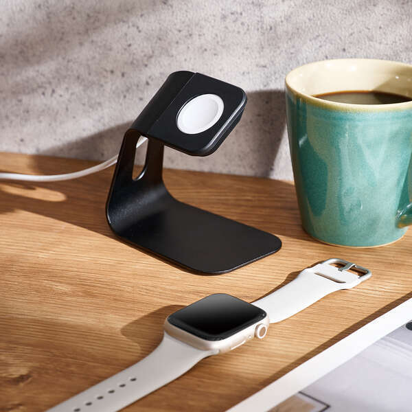 Apple Watch用アルミ製スタンド 純正磁気充電ケーブル装着可能 Apple Watchの設置と充電ができる縦置きタイプ: AW-DSCHALBK