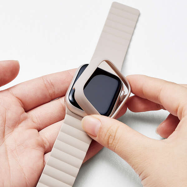 Apple Watch 40mm 用ハードバンパー [&me] ラバーコートを施したポリカーボネート素材を使い、側面部を覆うように保護: AW-23EBPPRGB