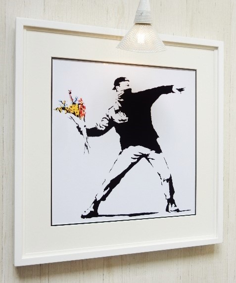 バンクシー/フラワーボンバー /アート・プリント 額付/Banksy/Love is in the Air/Put the painting on display