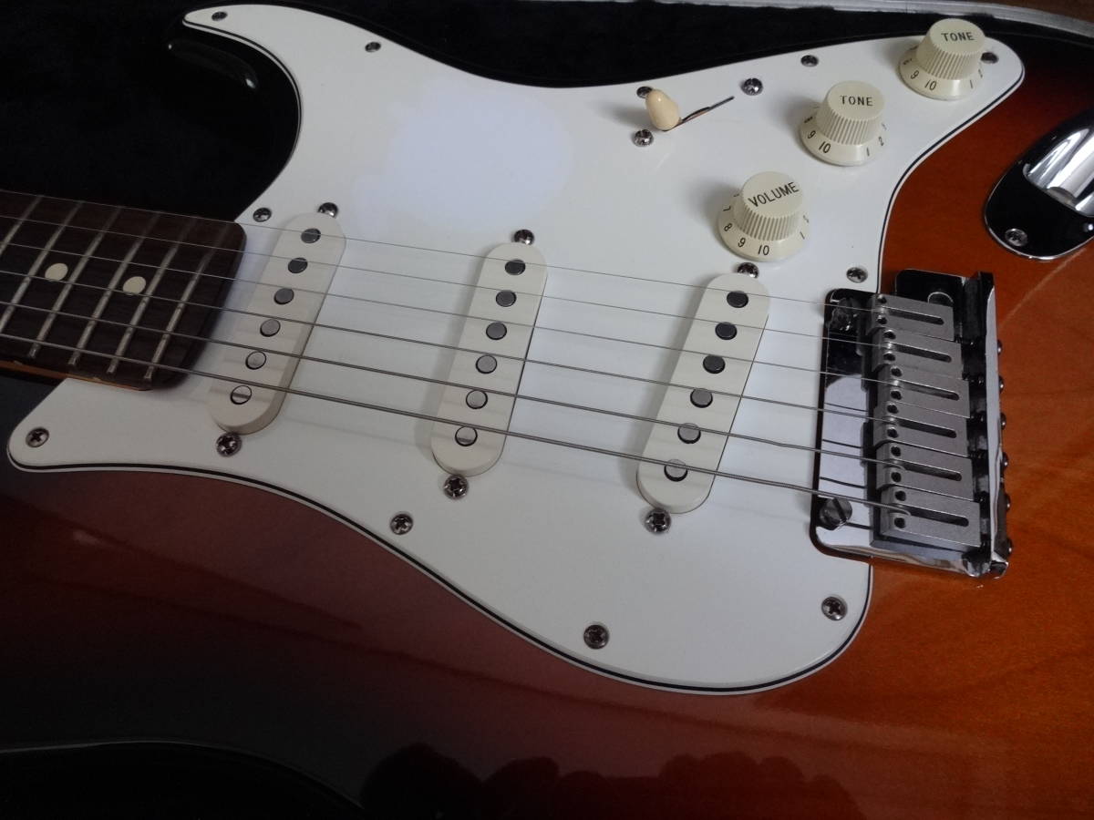 USD美品　Fender USA ストラトキャスターST-STD 3TS/R Stratocaster　●ハードケース付属_画像2