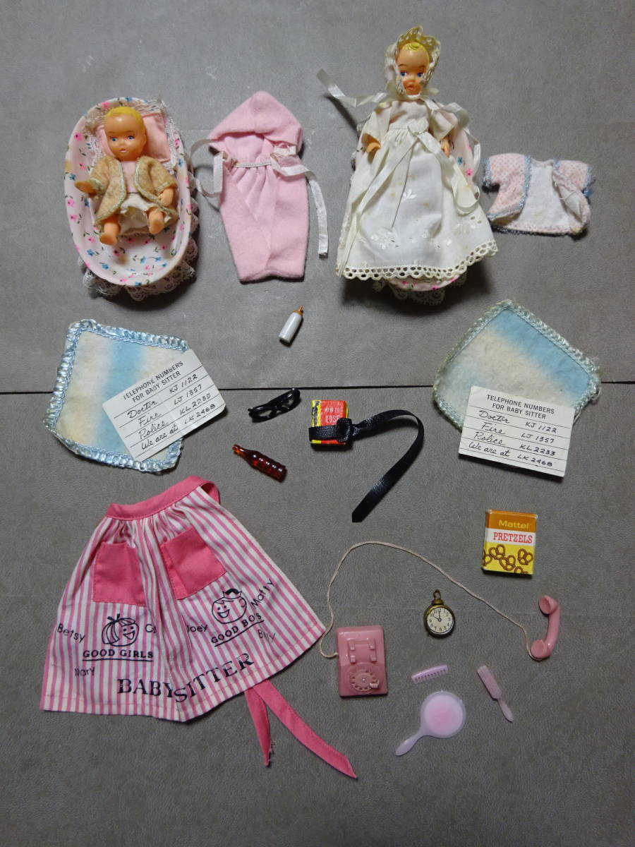 お気にいる ヴィンテージ★Vintage Barbie outfit ＃954 Baby-Sits(1962) ＋1964Baby-Sits ベビードレスset(欠品あり) 抱き人形、ベビー人形