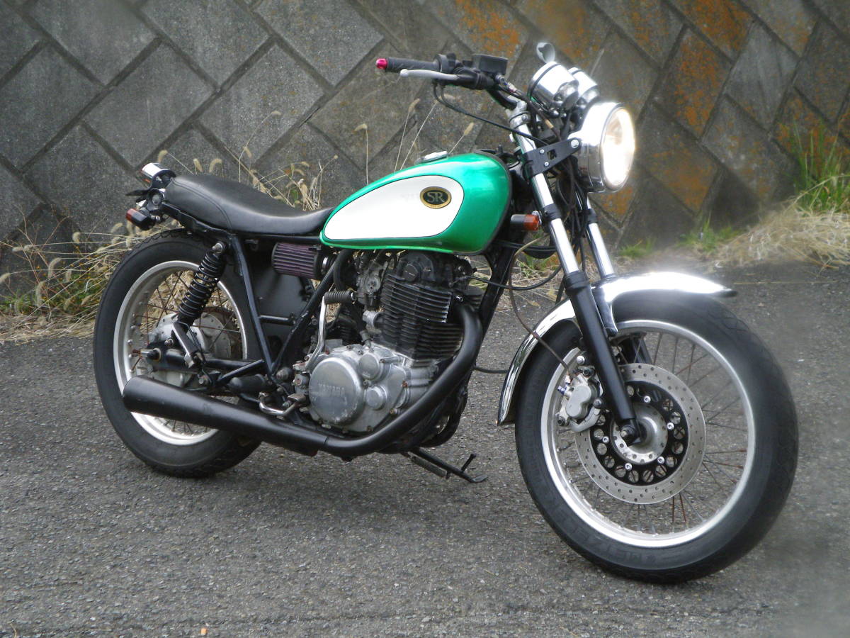 ★SR400 (1JR) カスタム車 レストアベース 現状 書類無しに付き格安 即決価格で書付きフレームサービス(引き取り限定) 神奈川藤沢より★_現状渡しの書無しSR400(1JR)カスタム車両。